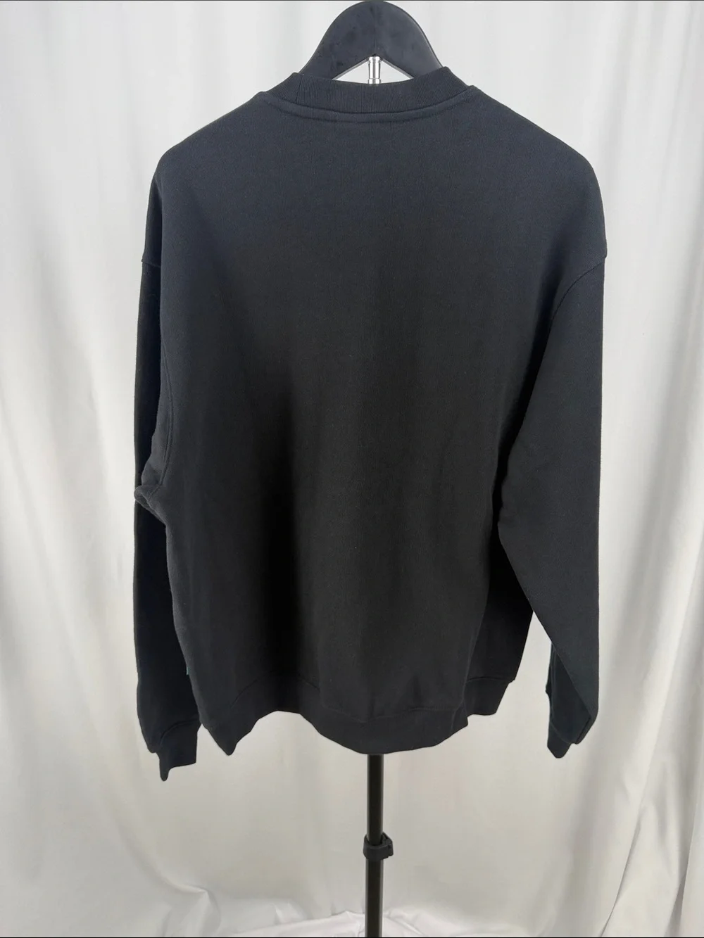 NWT Malbon Golf Black Embroidered Crest Crewneck Sweatshirt – Size Small